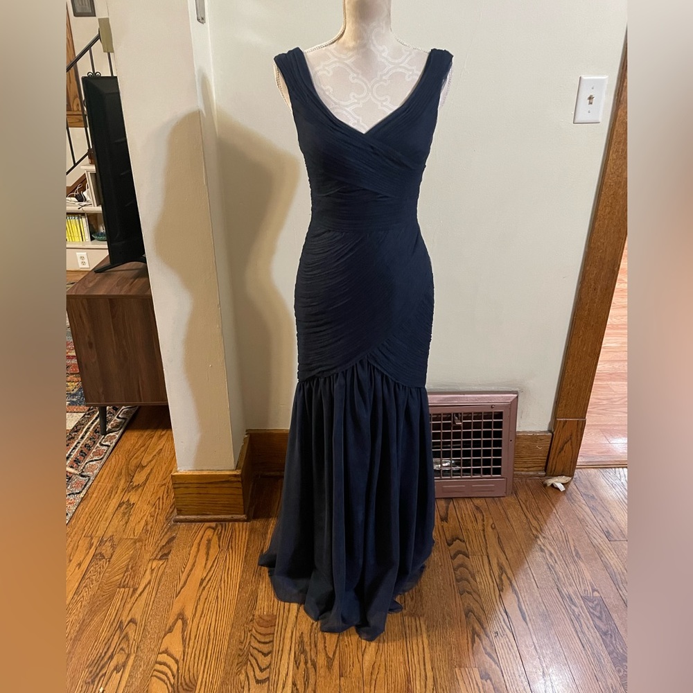ML Monique Lhuillier ~ Navy Tulle Double V Sheath Mermaid Formal Gown Size 4